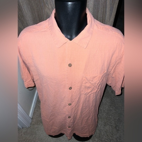 Men’s used button from 100% silk Tommy Bahamas Hawaiian style size L large shirt - Picture 1 of 3